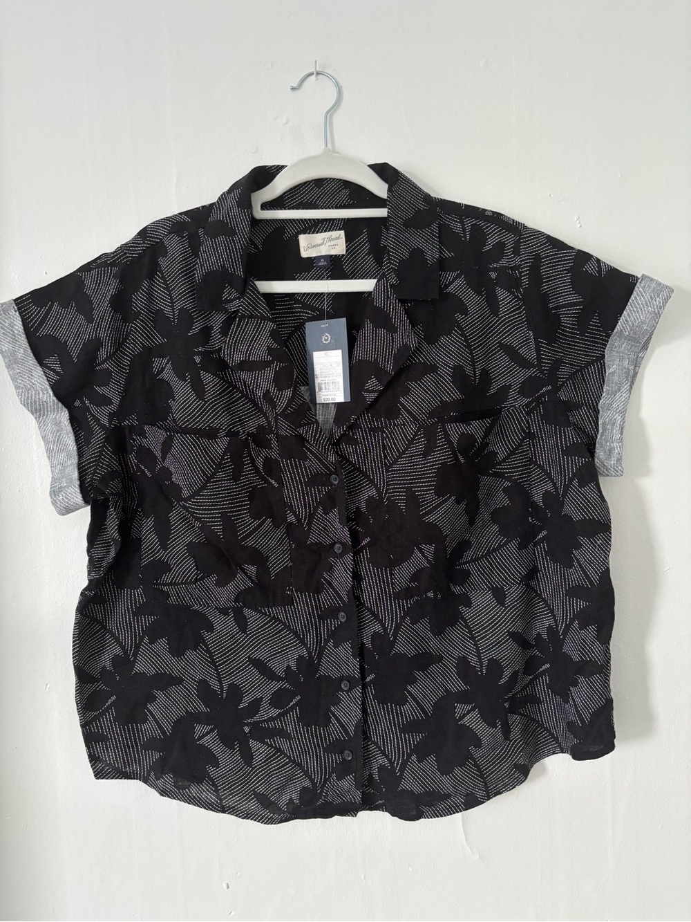 Universal Thread Black Floral Short Sleeve Button-Down Top